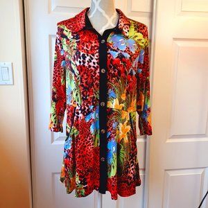 NEW! WITH TAGS!Curvesque U.S.A.  - Colourful Top with sleeves and pockets (3669)
